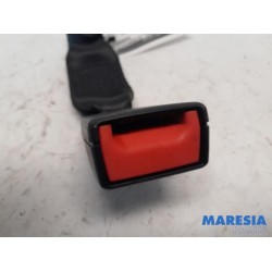 Fiat - Punto - Insertion ceinture de sécurité arrière centre