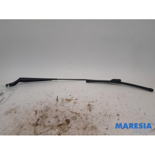 Peugeot - 2008 - Front wiper arm