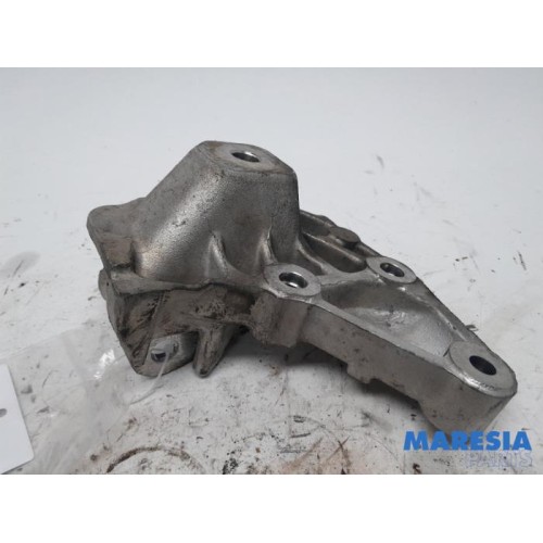 Citroen - C5 - Engine mount