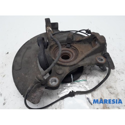 Citroen - C5 - Fusee links-voor