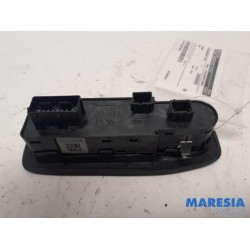 Peugeot - 2008 - Multi-functional window switch