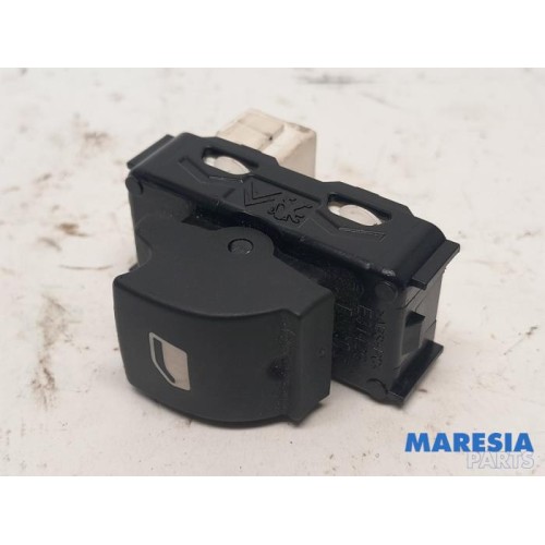 Peugeot - 2008 - Electric window switch