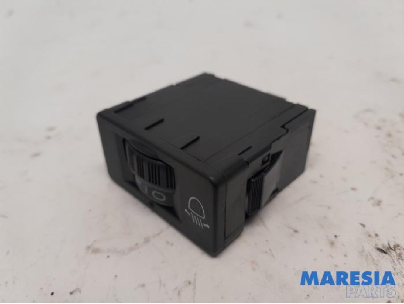 Peugeot - 2008 - AIH headlight switch
