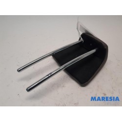 Peugeot - 2008 - Headrest