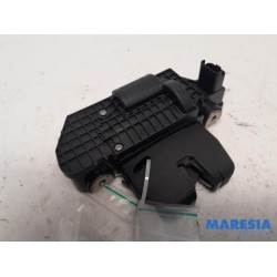 Peugeot - 2008 - Tailgate lock mechanism