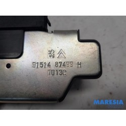 Peugeot - 2008 - Tailgate lock mechanism