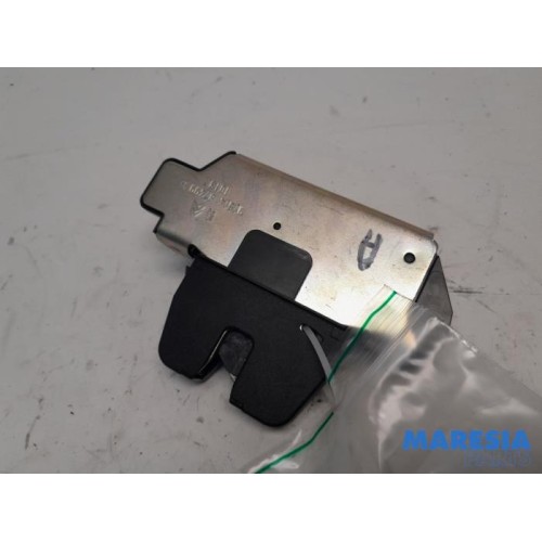 Peugeot - 2008 - Tailgate lock mechanism