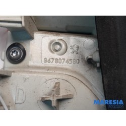 Peugeot - 2008 - Achterlicht rechts