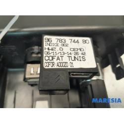 Peugeot - 2008 - AUX/USB aansluiting