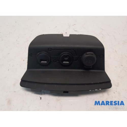 Peugeot - 2008 - AUX / USB connection