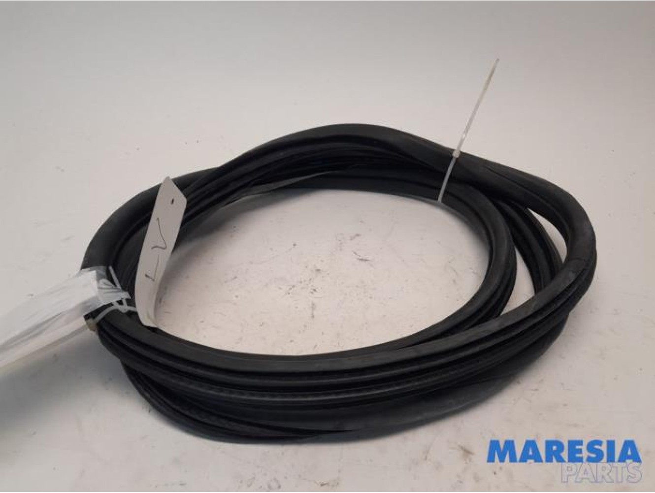 Peugeot - 2008 - Front door seal 4-door, left