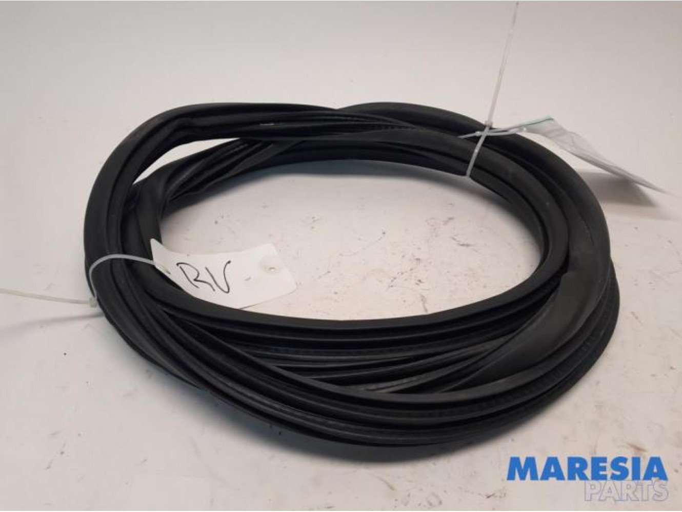 Peugeot - 2008 - Front door seal 4-door, right