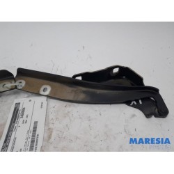 Fiat - Punto - Motorhaube Scharnier