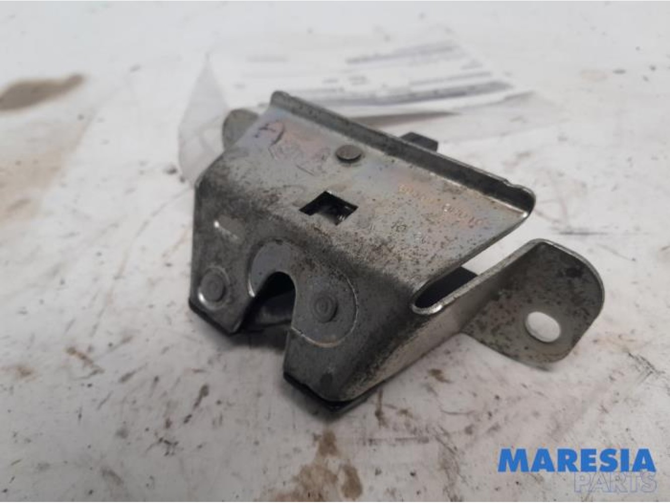 Citroen - C1 - Tailgate lock mechanism