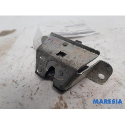 Citroen - C1 - Tailgate lock mechanism
