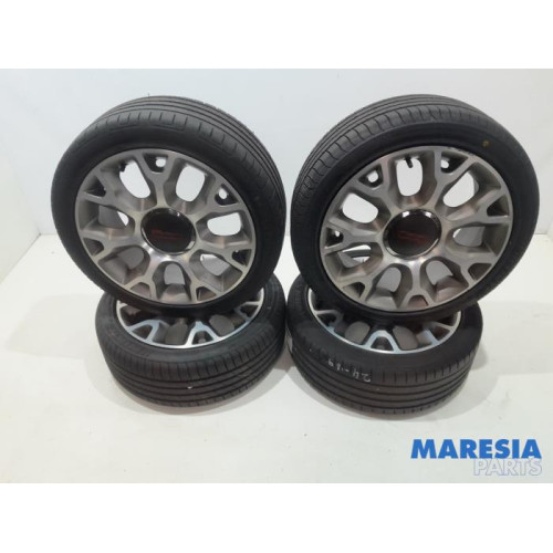 Fiat - 500 - Sportvelgenset + banden