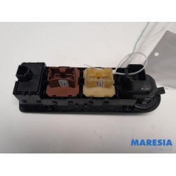 Renault - Clio - Multi-functional window switch