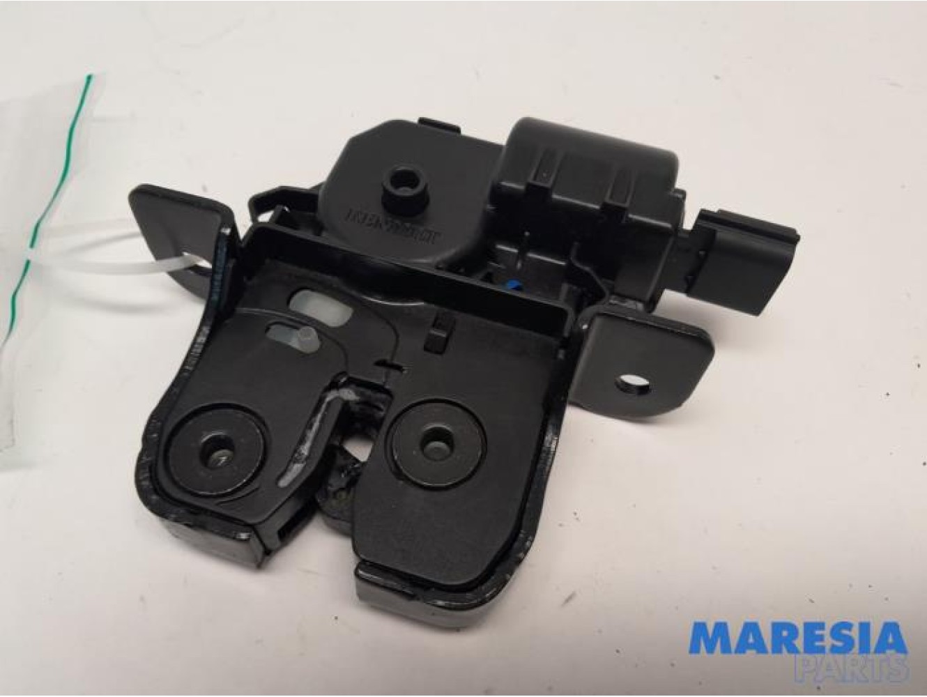Renault - Clio - Tailgate lock mechanism