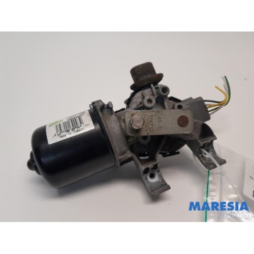 Renault - Clio - Front wiper motor