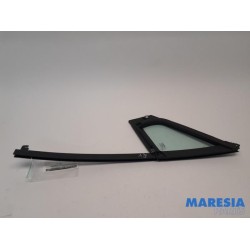 Renault - Clio - Quarter light, front right