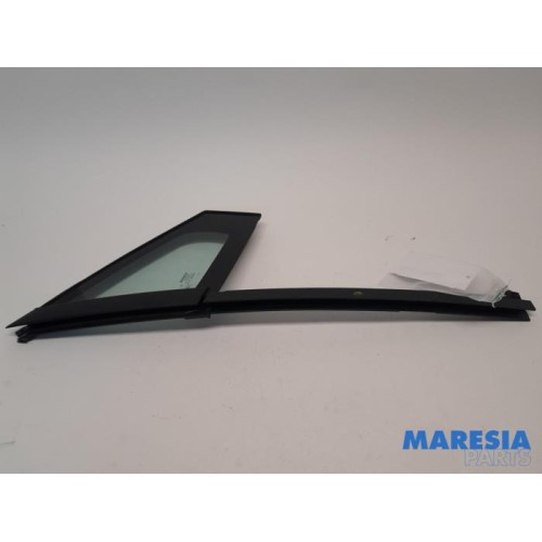 Renault - Clio - Quarter light, front right