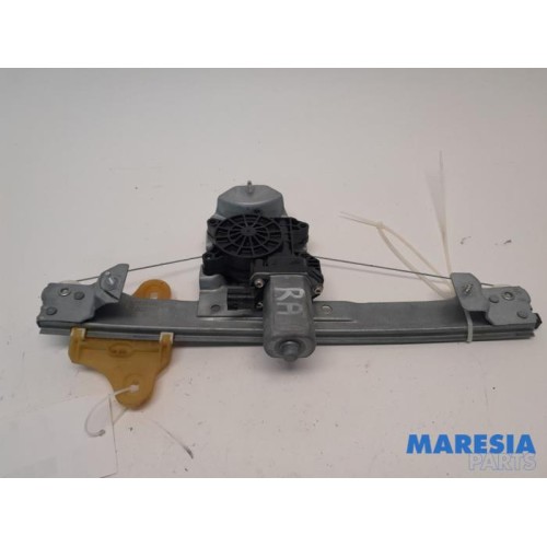 Renault - Clio - Rear door window mechanism 4-door, right