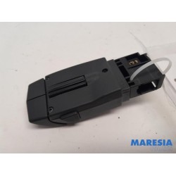 Renault - Clio - Steering wheel mounted radio control
