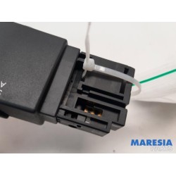 Renault - Clio - Steering wheel mounted radio control