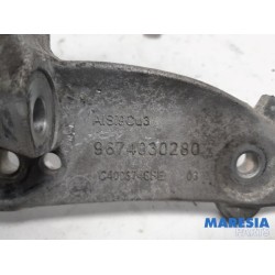 Citroen - C3 - Alternator upper bracket