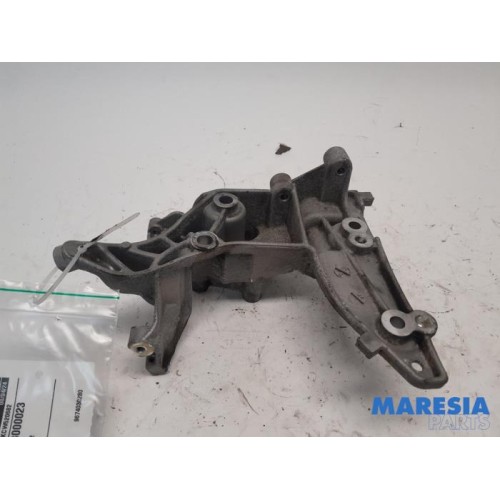 Citroen - C3 - Alternator upper bracket