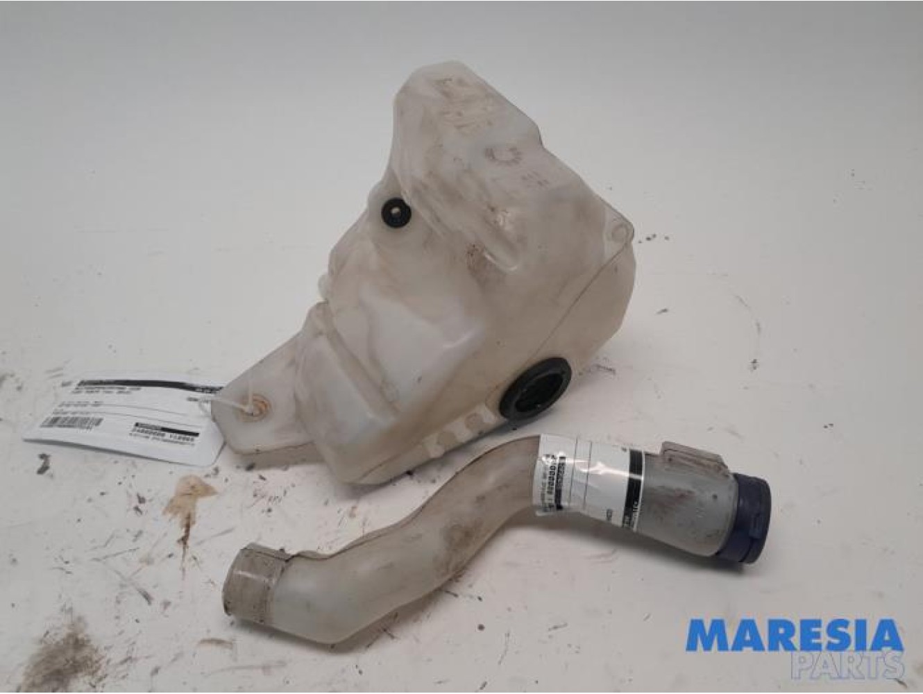 Fiat - Punto - Front windscreen washer reservoir