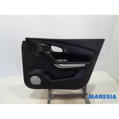 Renault - Kadjar - Front door trim 4-door, right