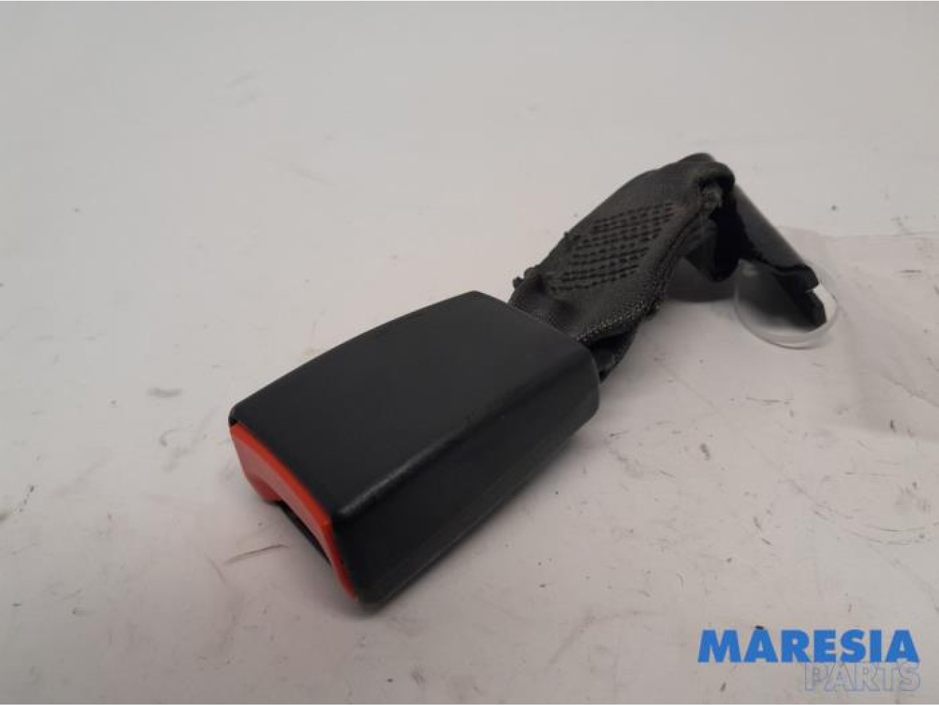 Fiat - 500 - Insertion ceinture de sécurité arrière droite