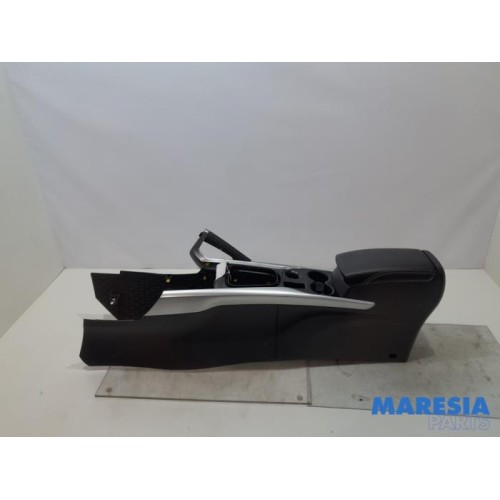 Renault - Kadjar - Armrest