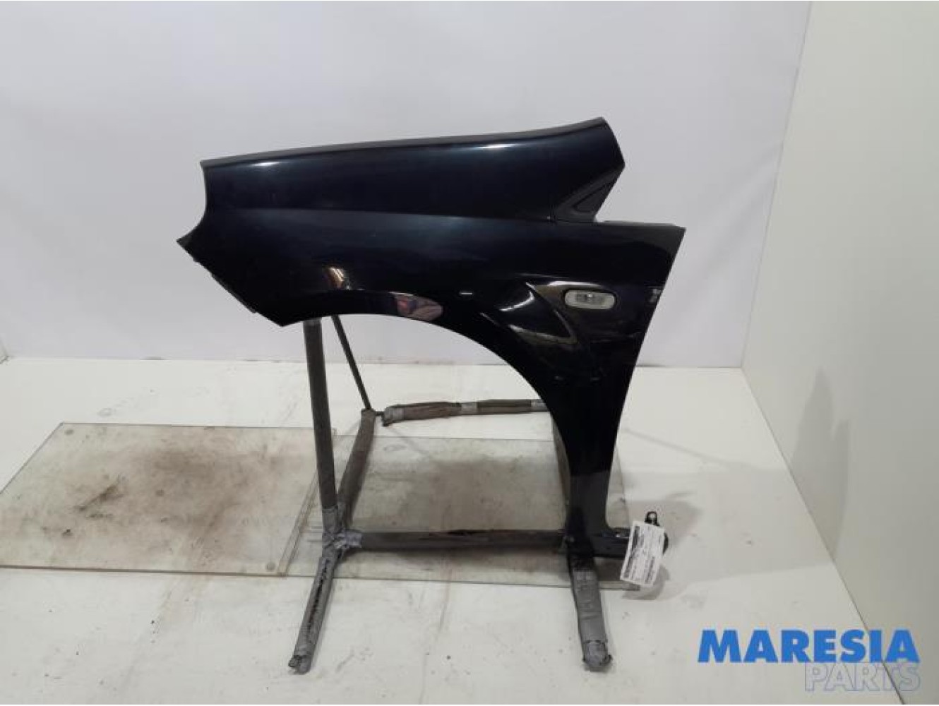 Fiat - Punto - Front wing, left