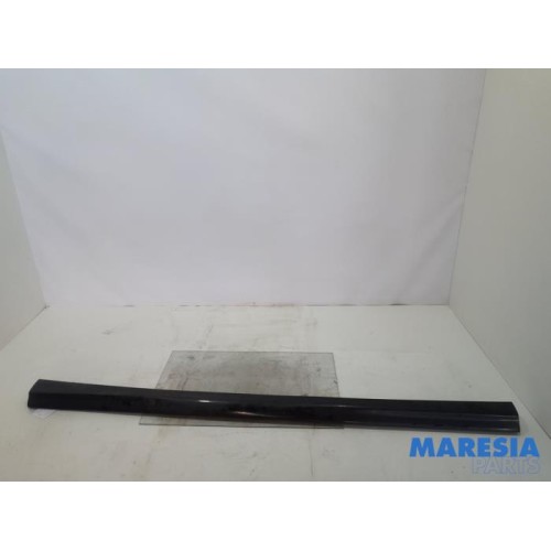 Fiat - Punto - Zijskirt links