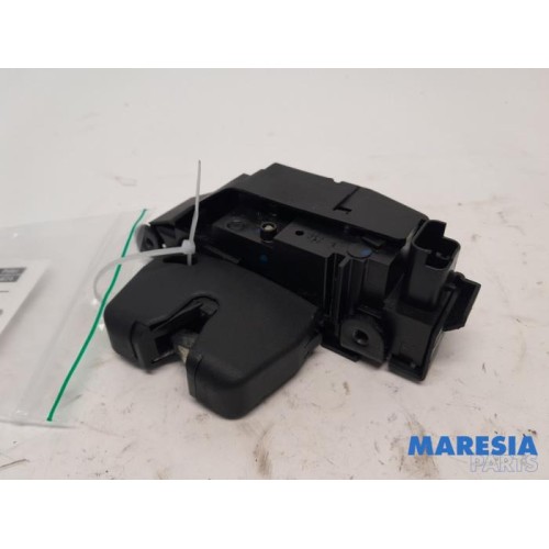 Peugeot - 308 - Tailgate lock mechanism