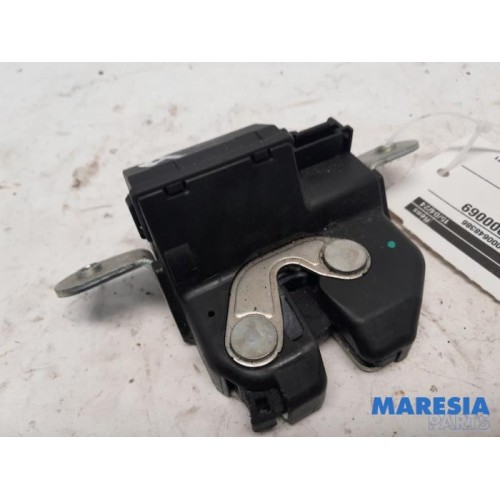Fiat - 500 - Tailgate lock mechanism