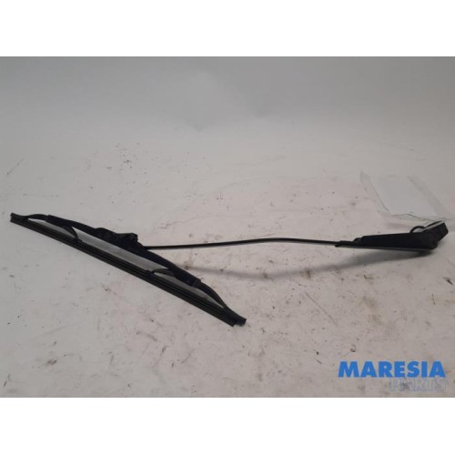 Renault - Kangoo - Rear wiper arm