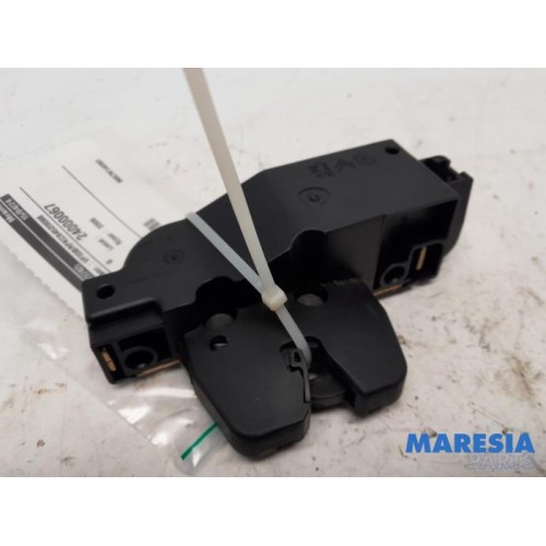 Peugeot - 307 - Tailgate lock mechanism