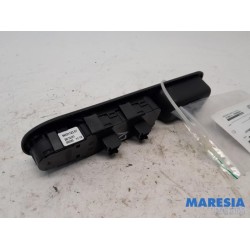 Peugeot - 307 - Multi-functional window switch