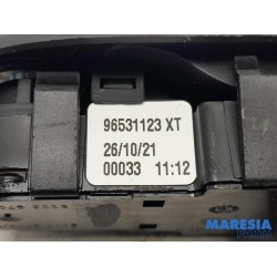 Peugeot - 307 - Multi-functional window switch