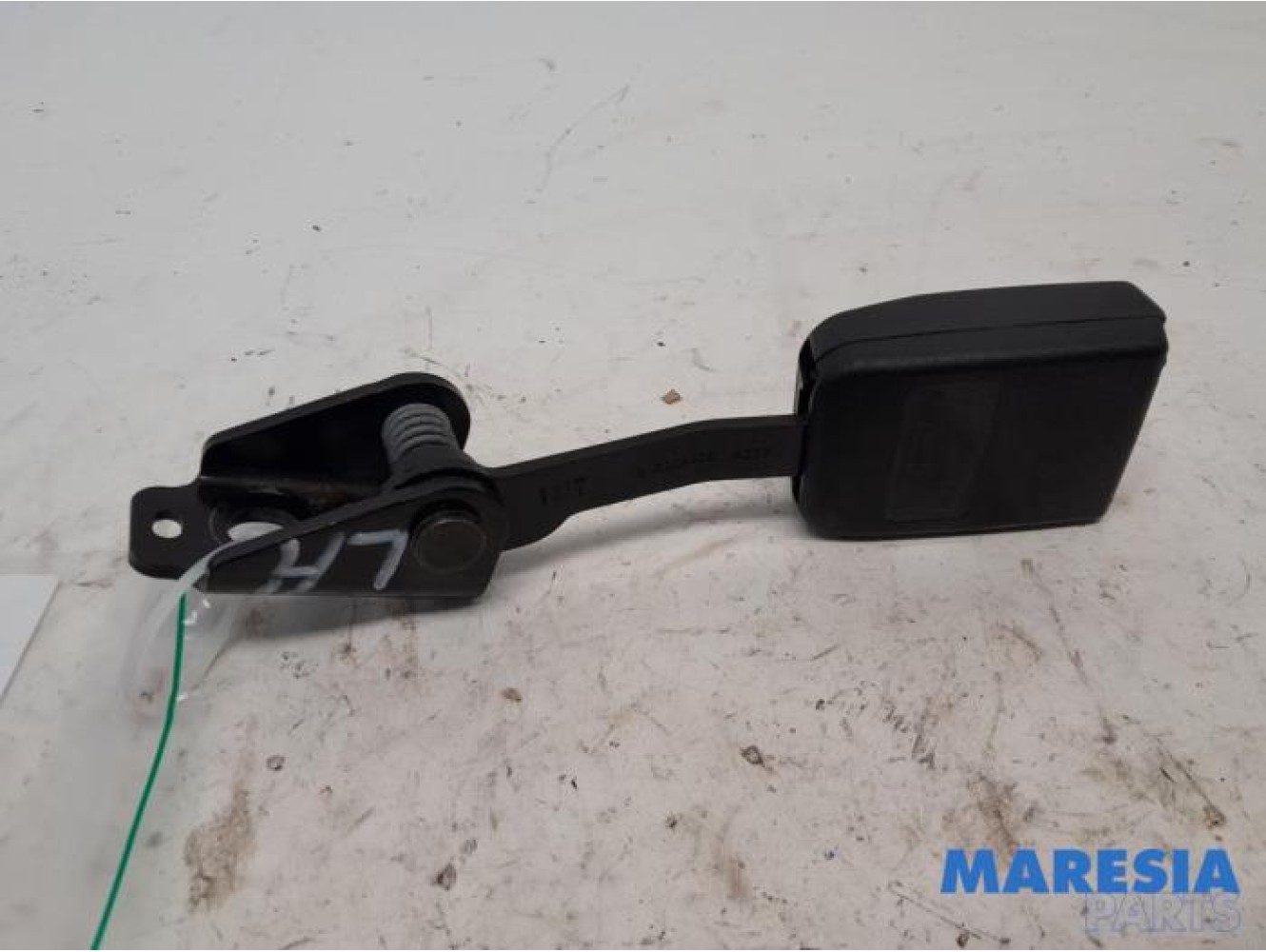 Peugeot - 307 - Insertion ceinture de sécurité arrière gauche