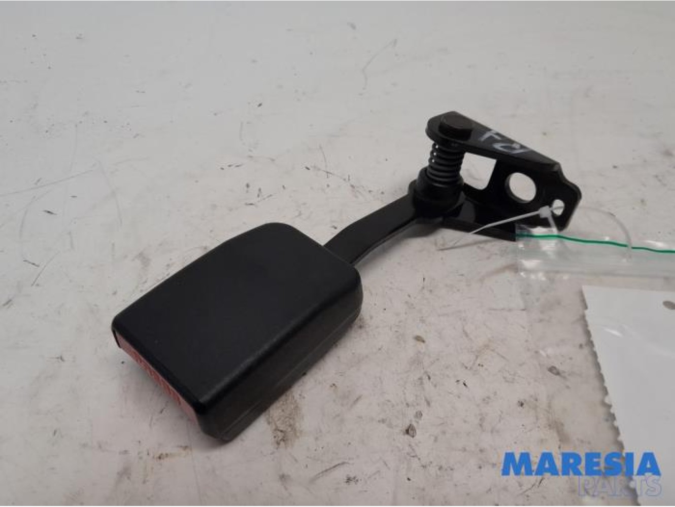 Peugeot - 307 - Insertion ceinture de sécurité arrière droite