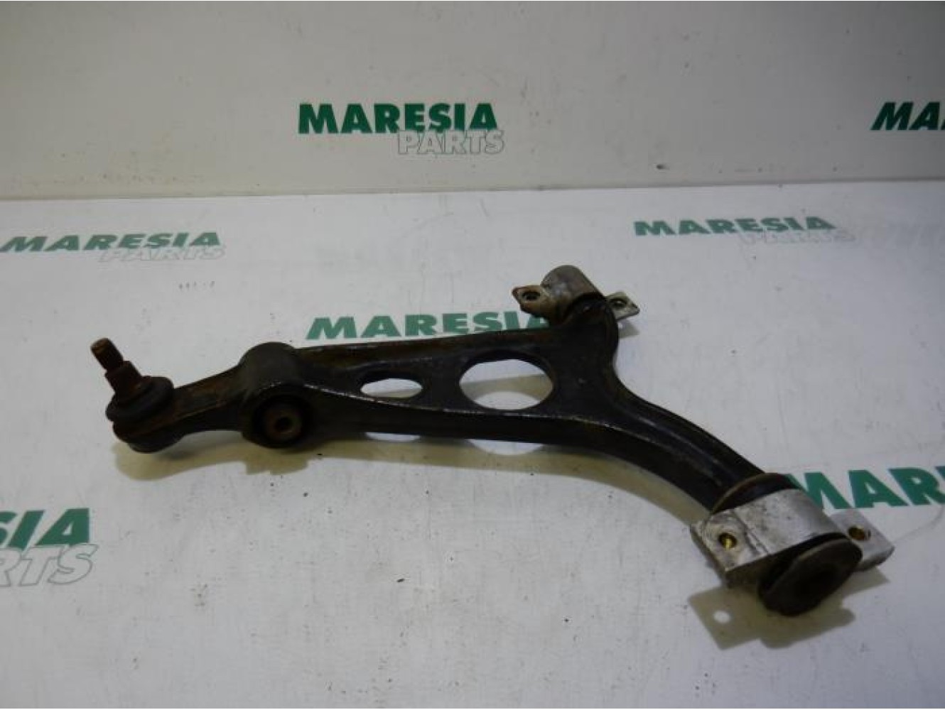 Alfa Romeo - 156 - Querlenker unten rechts vorne