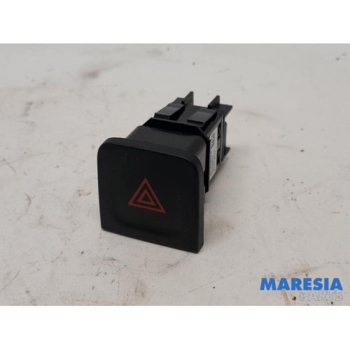 Renault - Kadjar - Panic lighting switch