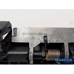 Renault - Kadjar - Front door handle 4-door, right