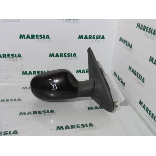 Renault - Megane - Wing mirror, right