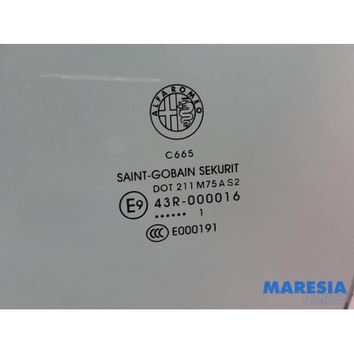 Alfa Romeo - Giulietta - Rear door window 4-door, left
