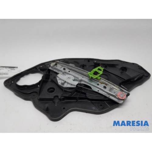 Alfa Romeo - Giulietta - Rear door window mechanism 4-door, right